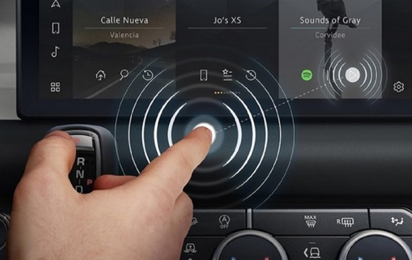 Jaguar Land Rover разрабатывает технологию бесконтактного сенсорного экрана