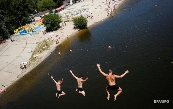 В Киеве разрешили купаться на девяти пляжах