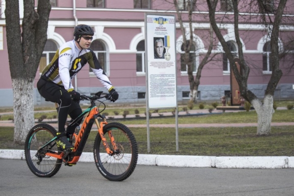     Новости Киева - обновили велодорожку, которая теперь ведет в столб - новости Украины    
