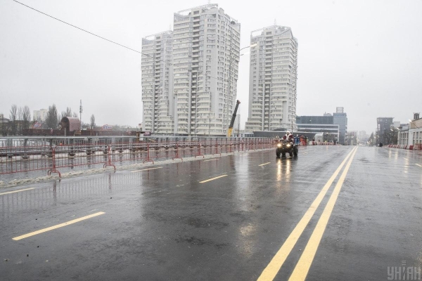     Новости Киева - на Шулявском мосту машины поехали по свежему асфальту - новости Украины    
