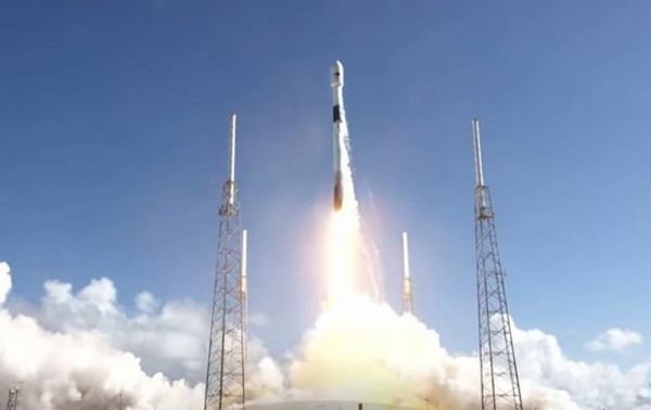 SpaceX отправила на орбиту военный спутник. Видео