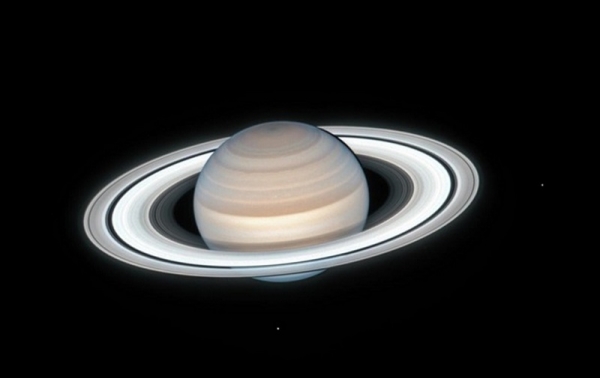 NASA показали, как выглядит Сатурн летом