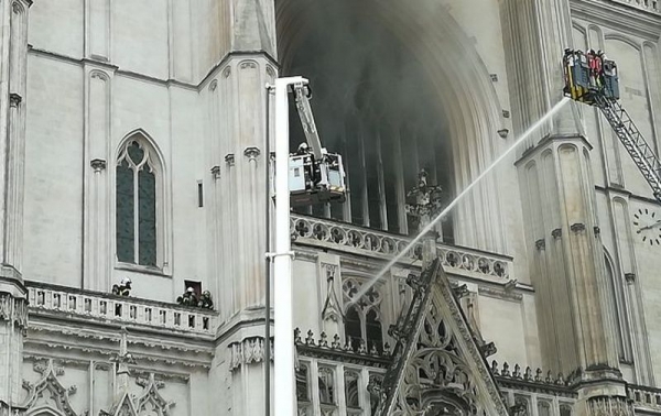 Как выглядит Нантский собор после пожара. Фото