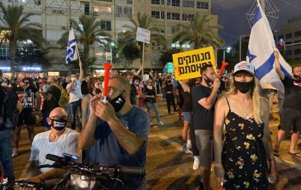 В Израиле полиция применила против протестующих водометы