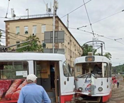     Киев новости – В Киеве поцеловались трамваи, опубликованы фото - новости Украины    