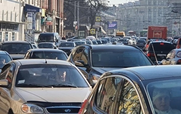 Киев "задыхается" в автомобильных выхлопах 