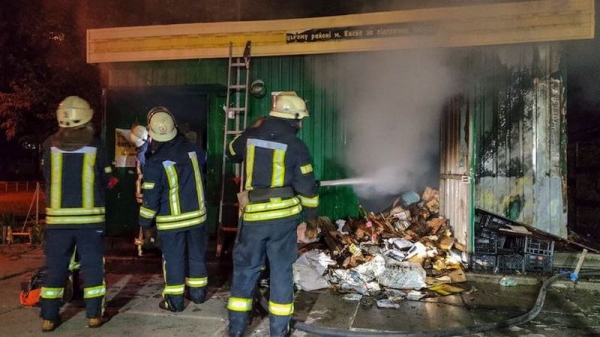 В Киеве во время пожара в ларьке погибла продавец овощей