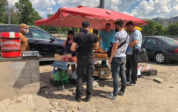 В Киеве разогнали торговцев возле Шулявского моста