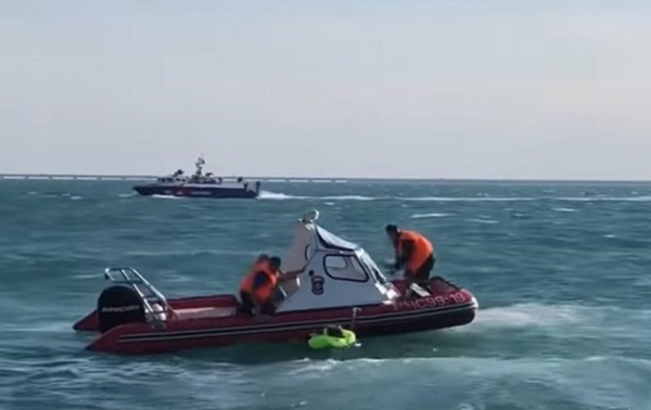 В Керченском проливе затонула бронемашина. Видео