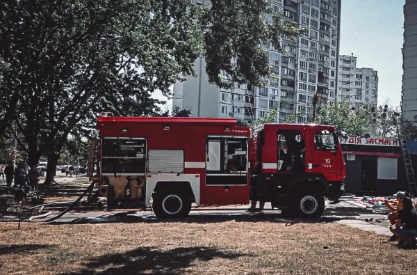 В Киеве на ул. Милютенко горело кафе (фото) 