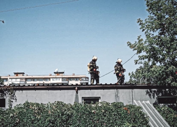 В Киеве на ул. Милютенко горело кафе (фото) 