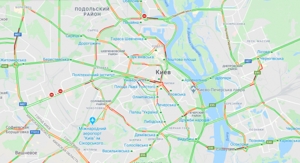В Киеве образовались значительные пробки, перекрыты улицы Богдана Хмельницкого и Владимирская
