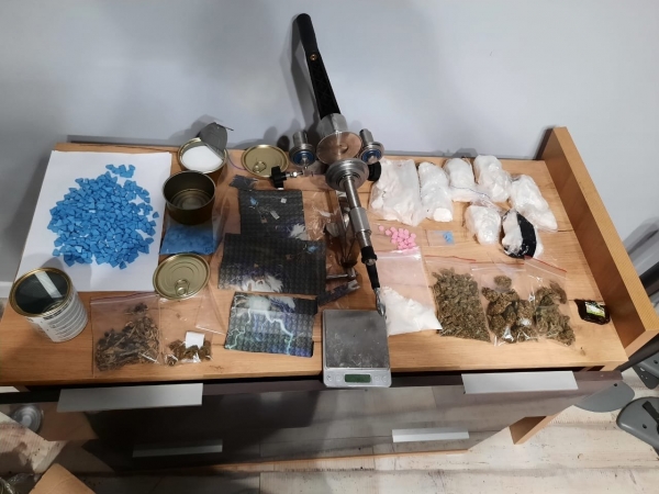 В Киеве полиция задержала наркоторговца, у которого нашли килограмм кокаина