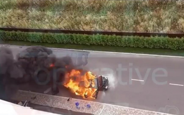В Киеве во время движения загорелся Mercedes