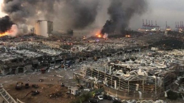 Взрыв в Бейруте сняли очевидцы. Видео