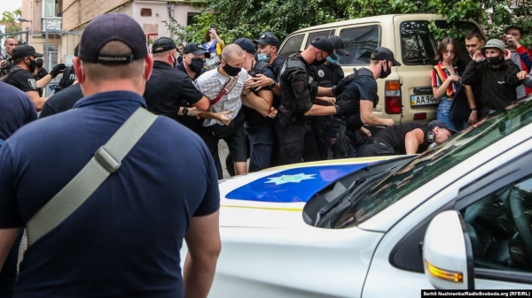Протесты под посольством Беларуси в Украине: Есть задержанные
