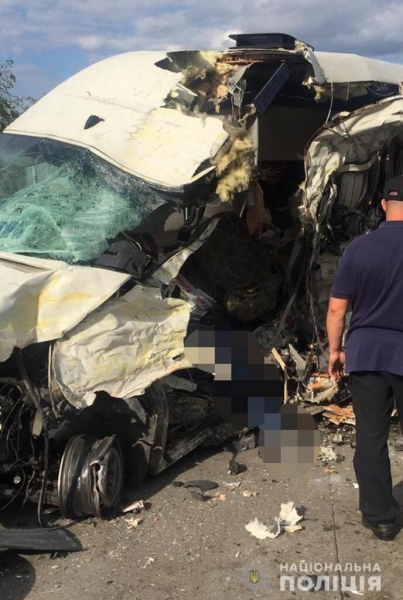 На Житомирщине грузовик врезался в маршрутку с пассажирами: есть жертвы