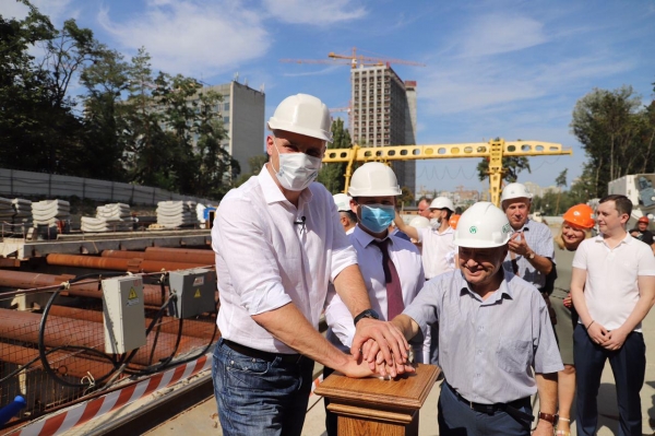 Кличко запустил в работу комплекс, который будет прокладывать метро на Виноградарь Кличко запустил в работу комплекс, который будет прокладывать метро на Виноградарь