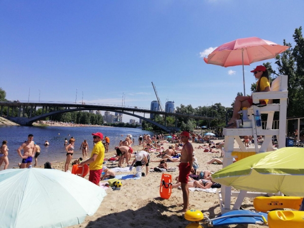 В Киеве запретили купаться на всех городских пляжах