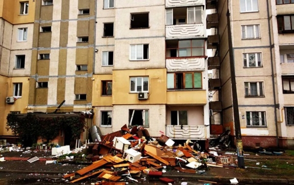 Вещи пострадавших от взрыва дома в Киеве выбросили из окон – СМИ