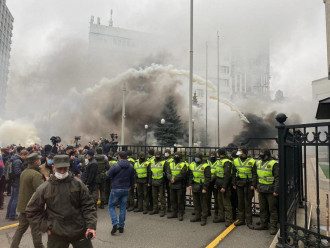     Что творится под КСУ: спецназ и ультиматум участников митинга - новости Украины    