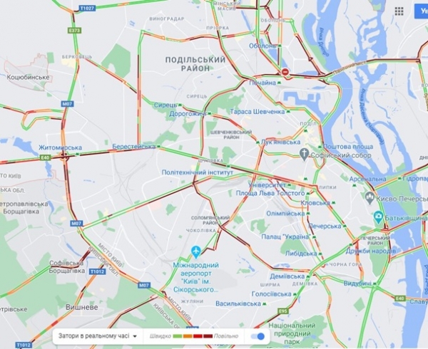 Движение в Киеве парализовано "пробками"