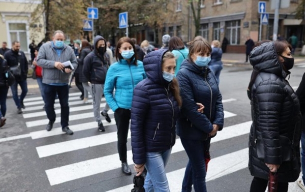 В Киеве протестующие перекрыли дорогу