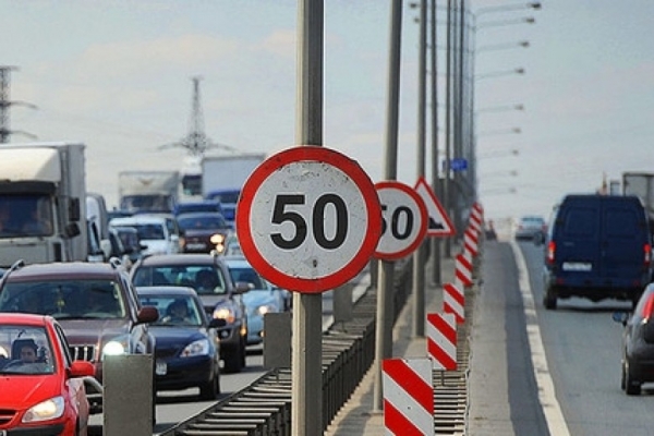 На семи участках столичных улиц до 1 апреля ограничат скорость движения до 50 км/ч