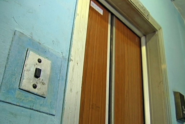 В Киеве оборвался лифт с медиками, приехавшими на срочный вызов