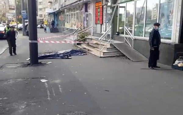 В Киеве мать с ребенком выпали из окна