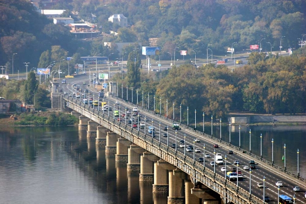 В Киеве на сутки ограничат движение транспорта на мосту Патона