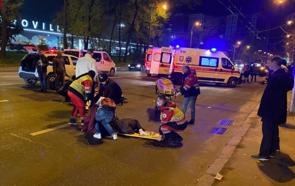 В Киеве СБУшник на мотоцикле сбил пешеходов - СМИ