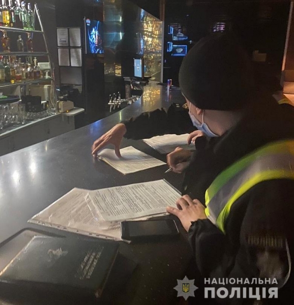 В Киеве за минувшие выходные полицейские составили 406 админпротоколов за нарушение карантинных ограничений 