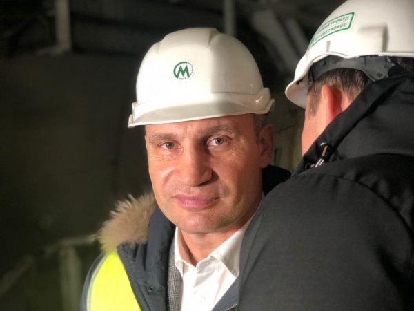 Мэр Киева Виталий Кличко провел очередную инспекцию строительства двух станций метро на Виноградарь