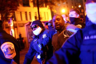     Протесты в Вашингтоне - начались столкновения с полицией, есть первые задержанные - новости мира    