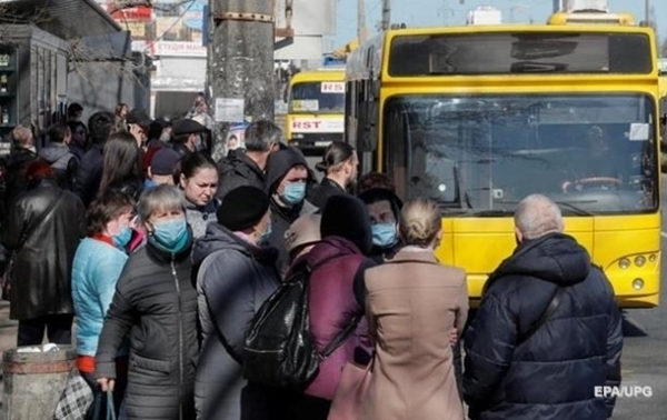 В Киеве снизилось на треть число случаев COVID-19