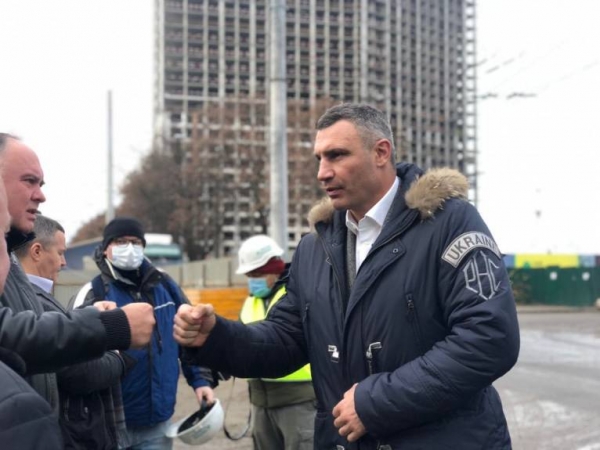 Мэр Киева Виталий Кличко провел очередную инспекцию строительства двух станций метро на Виноградарь
