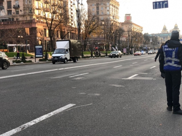 В Киеве возобновили движение транспорта по Крещатику