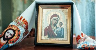     Праздник Казанской Божьей Матери: что нельзя делать и как молится о любви и защите    