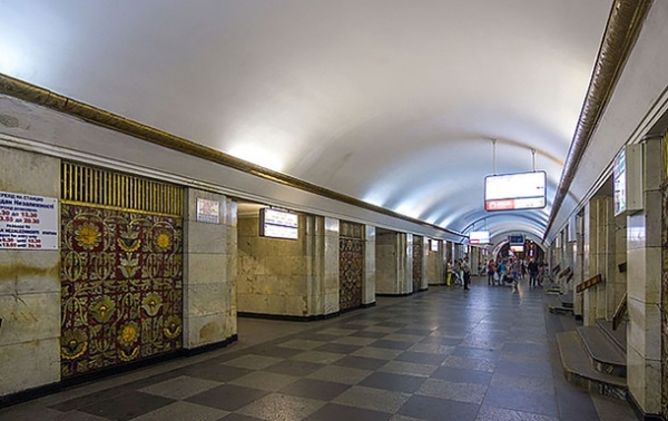 В Киеве станцию метро Крещатик закрывали из-за "минирования"