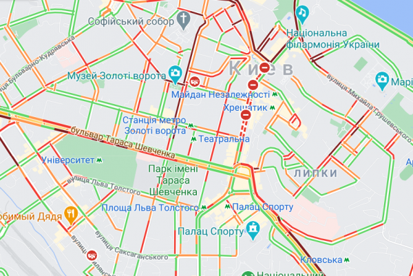 В Киеве перекрыли улицу Крещатик, центр города сковали пробки (фото)