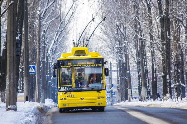 Снег в Киеве: Общественный транспорт работает в обычном режиме, – КГГА