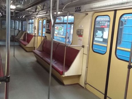 Стало известно, как в новогоднюю ночь в Киеве будут работать метро и фуникулер
