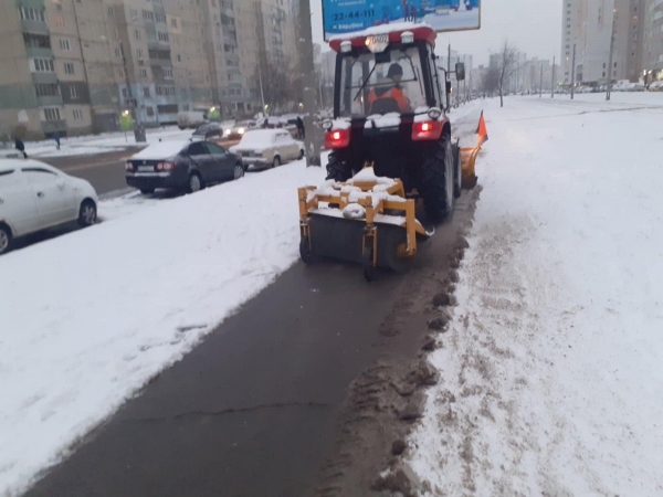 В киевской мэрии показали, как коммунальщики ликвидируют последствия снегопада (фото)