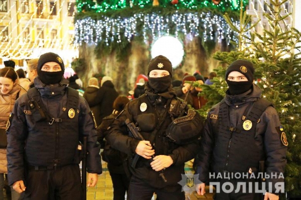 В Киеве полиция усилила меры безопасности на новогодних локациях 