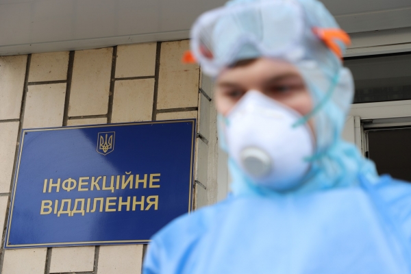В Киеве за сутки коронавирусом заразились 1696 человек