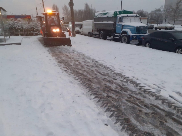 В киевской мэрии показали, как коммунальщики ликвидируют последствия снегопада (фото)