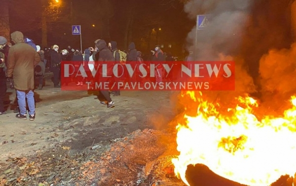 В Киеве подожгли шины из-за действий застройщика
