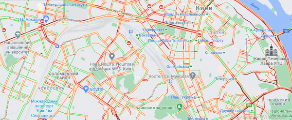 В Киеве вечером образовались пробки, движение осложнено (карта)