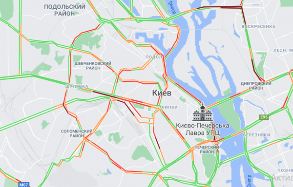 В Киеве днем 25 января образовались пробки, движение осложнено (карта)